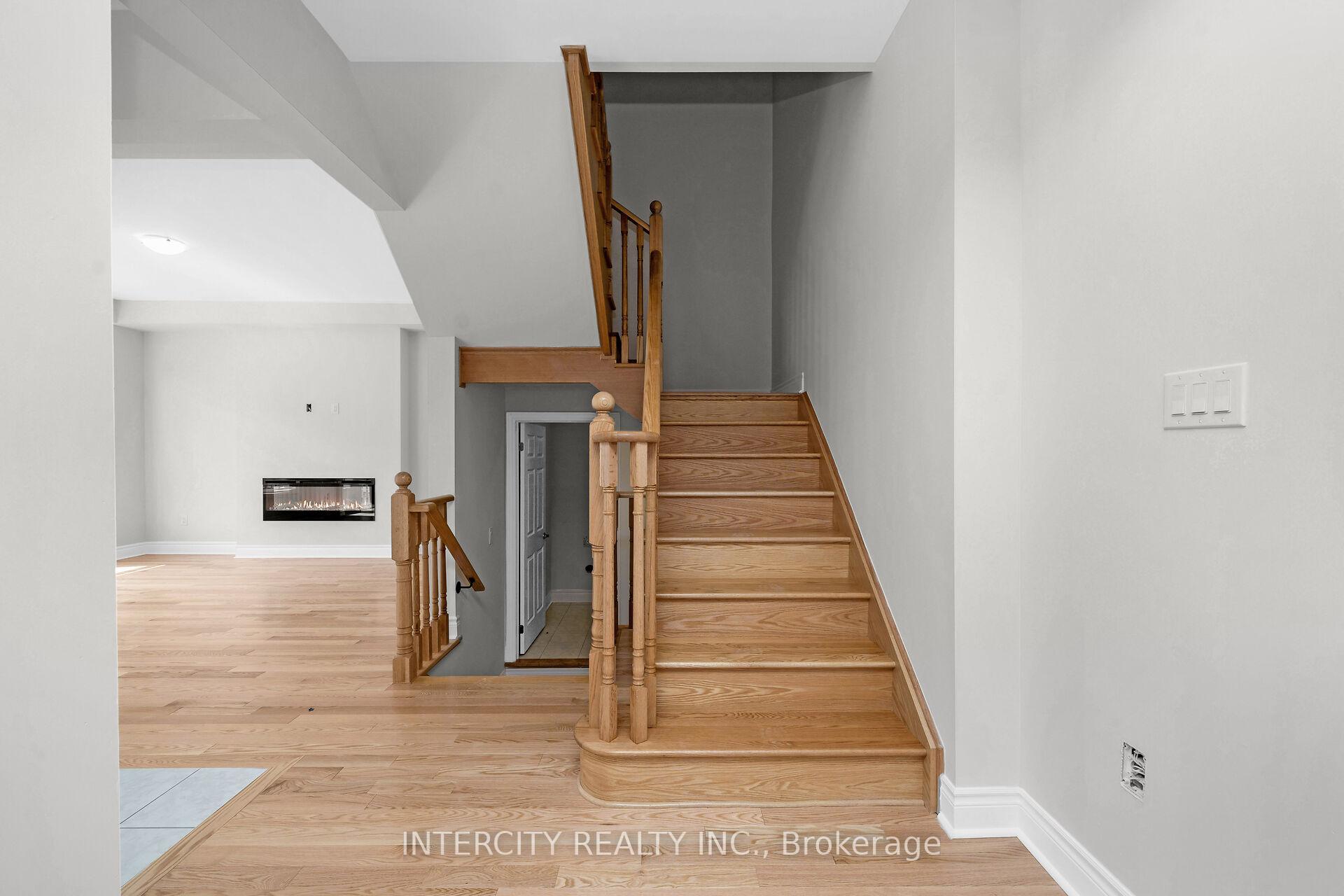 Photo 16 of 54 Claremont Drive, Brampton, Sandringham-Wellington North — HOMEH