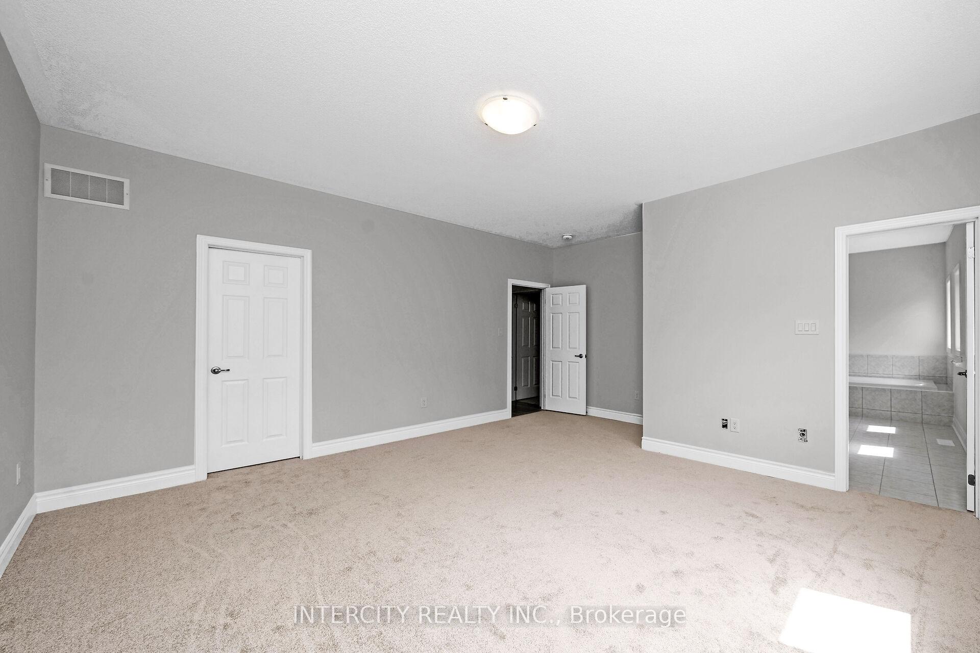 Photo 13 of 54 Claremont Drive, Brampton, Sandringham-Wellington North — HOMEH