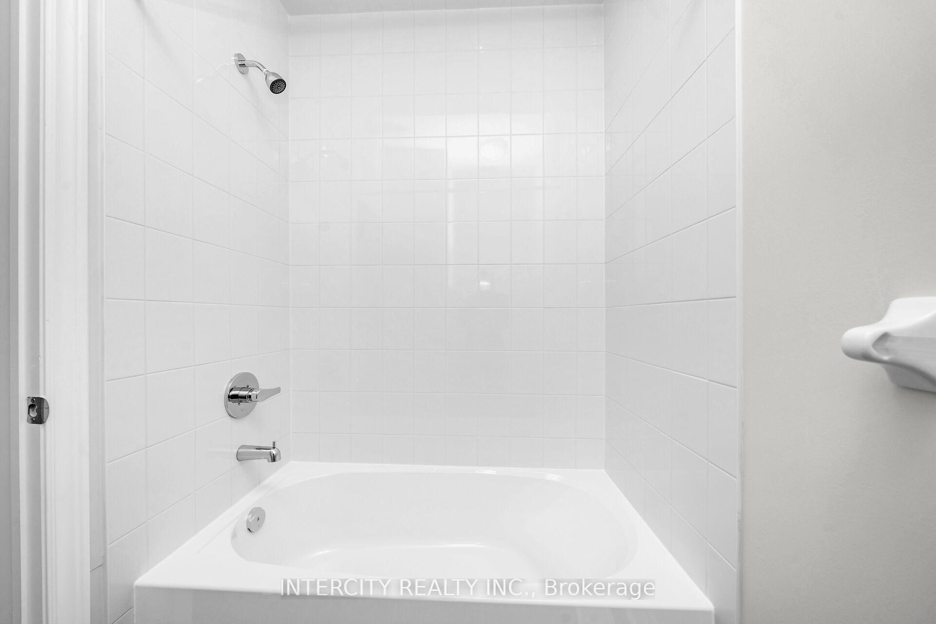 Photo 28 of 54 Claremont Drive, Brampton, Sandringham-Wellington North — HOMEH