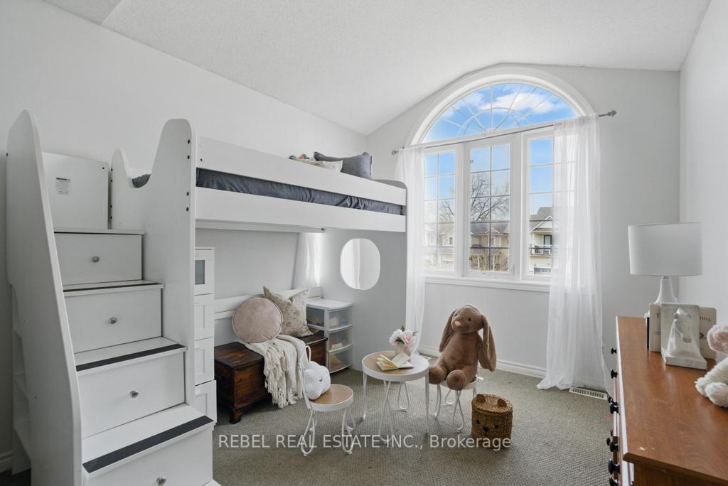 Photo 15 of 33 Hanna Drive, Clarington, Bowmanville — HOMEH