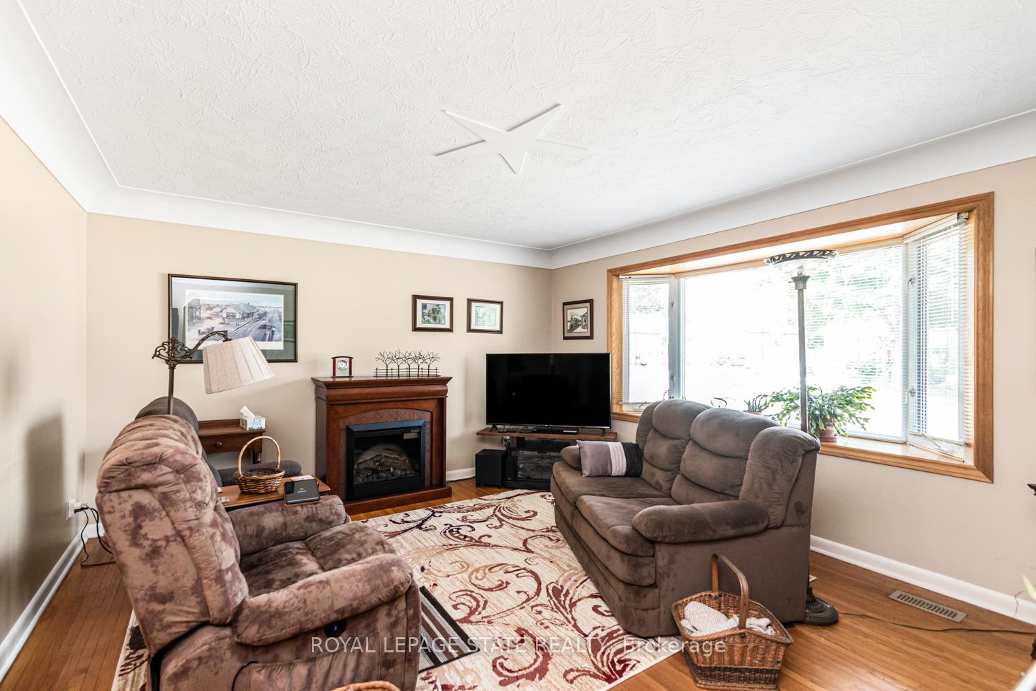 Photo 9 of 321 East 15th Street, Hamilton, Hill Park — HOMEH