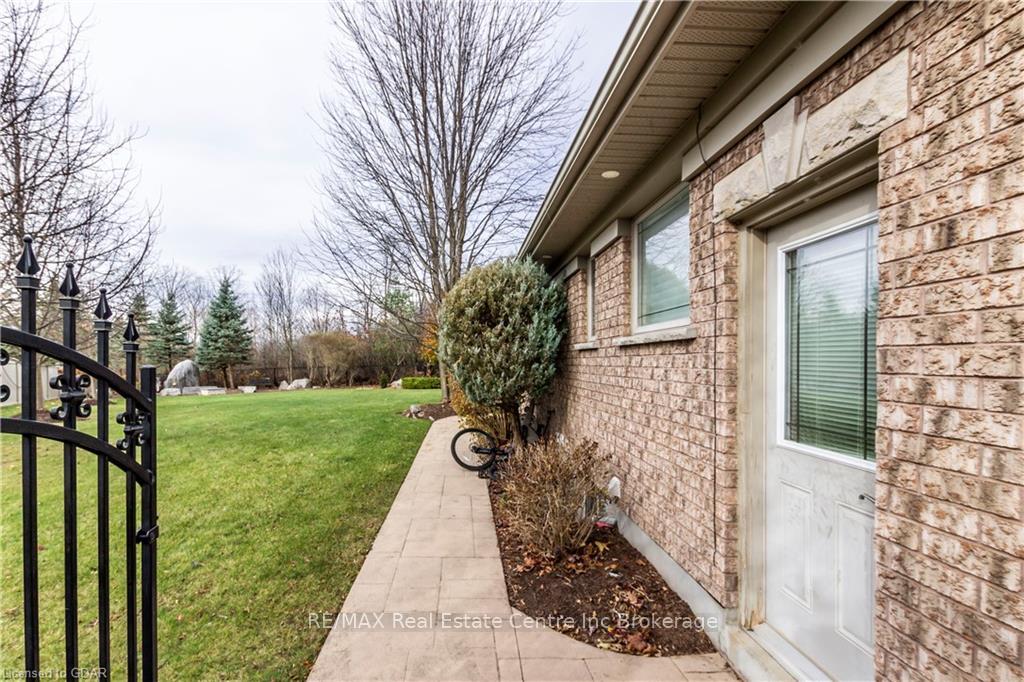 Photo 44 of 59 Dominion Drive, Guelph, Pineridge/Westminster Woods — HOMEH