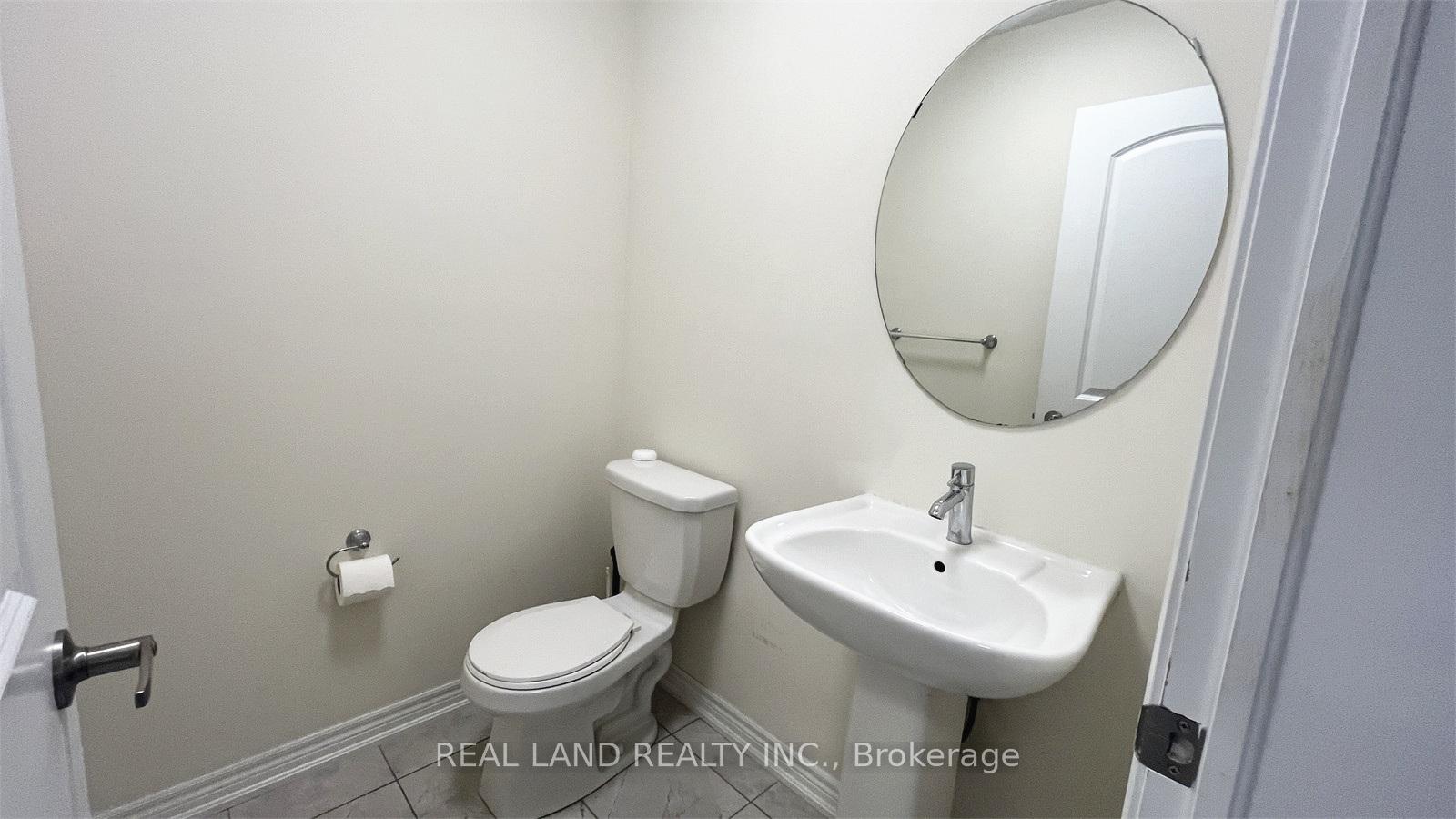 Photo 16 of 29 Capreol Avenue, Aurora, Rural Aurora — HOMEH