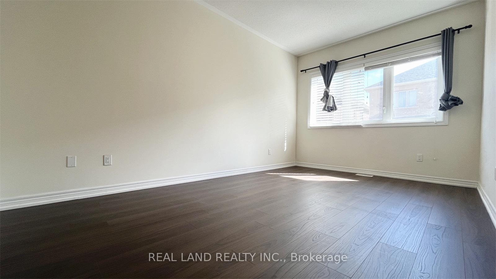 Photo 18 of 29 Capreol Avenue, Aurora, Rural Aurora — HOMEH