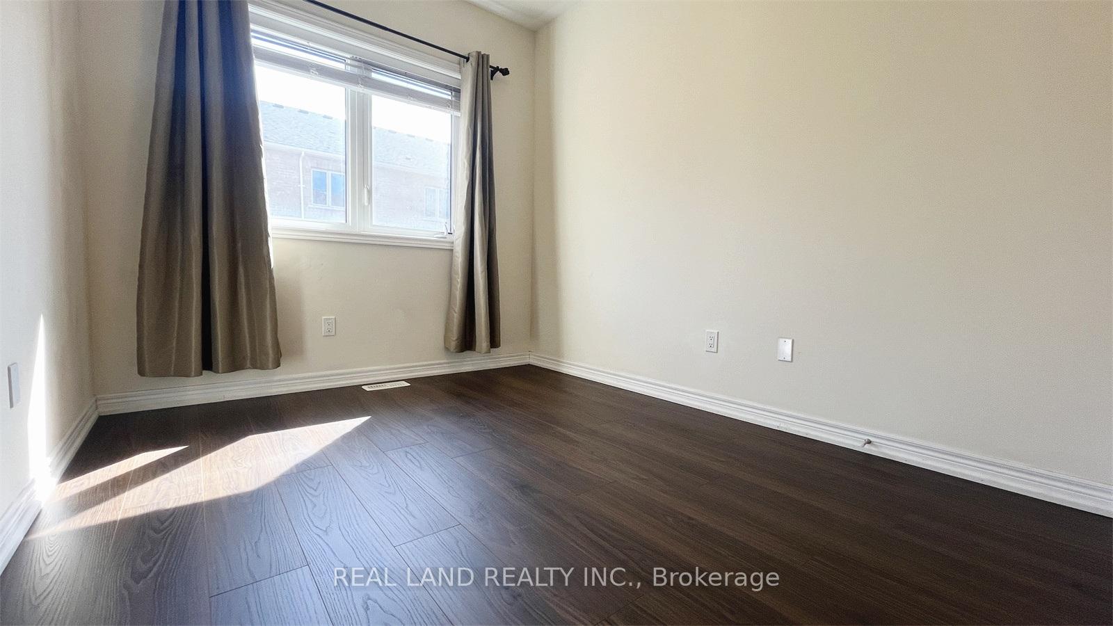 Photo 21 of 29 Capreol Avenue, Aurora, Rural Aurora — HOMEH