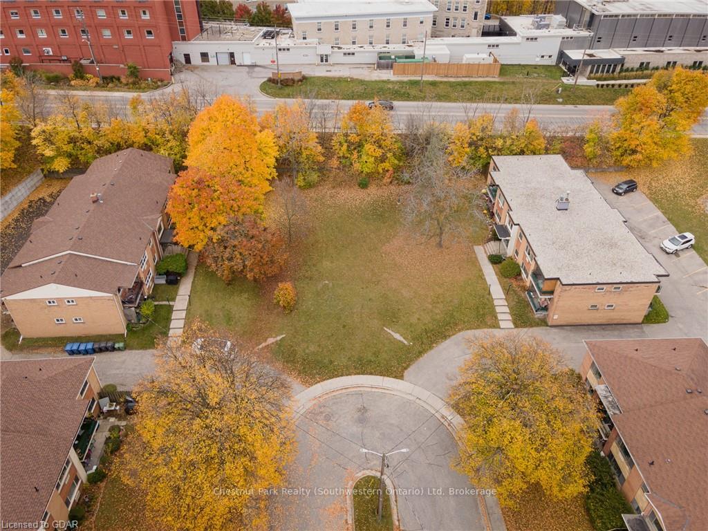 Photo 3 of 106 Sunnylea Crescent, Guelph, General Hospital — HOMEH