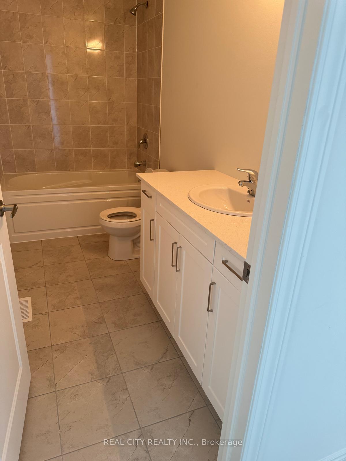 Photo 4 of 63 Bradden Crescent, Belleville, Belleville Ward — HOMEH