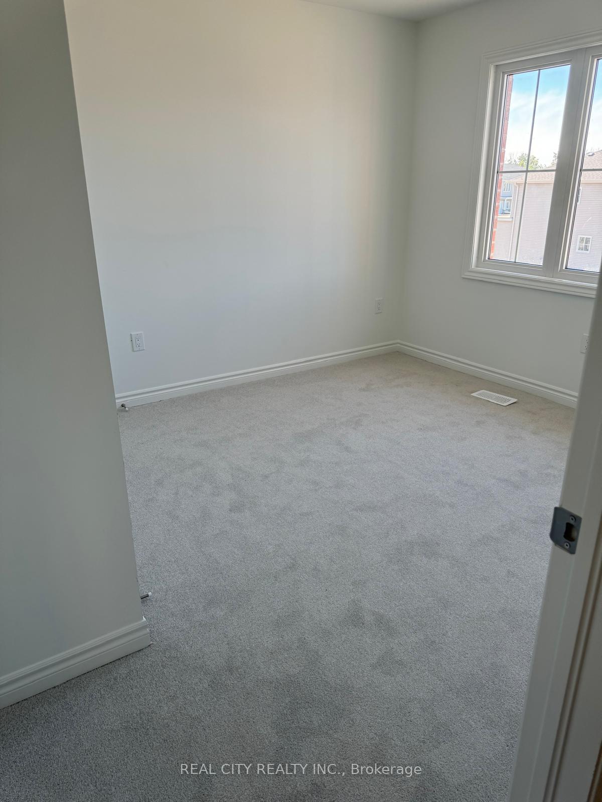 Photo 6 of 63 Bradden Crescent, Belleville, Belleville Ward — HOMEH