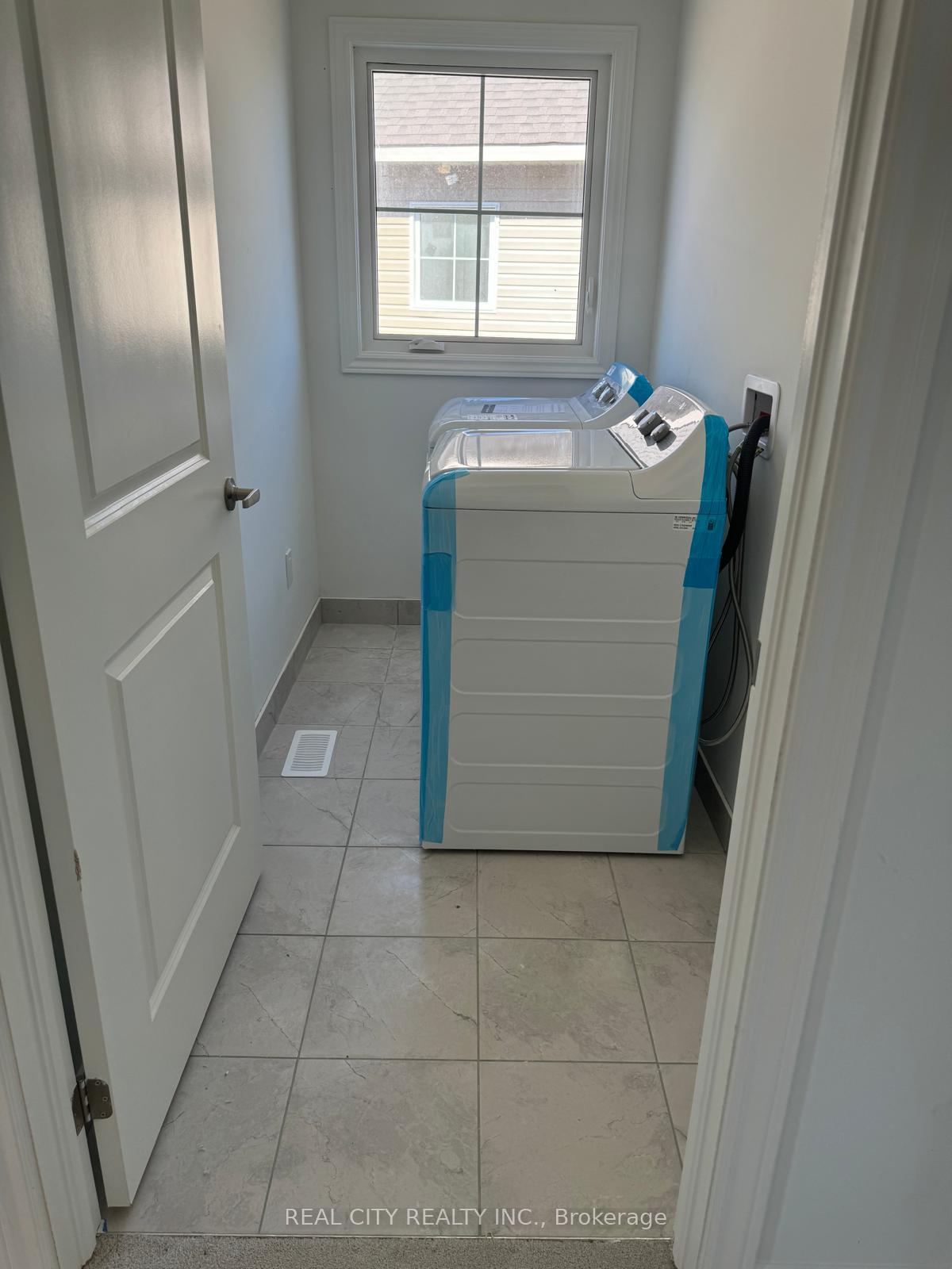 Photo 7 of 63 Bradden Crescent, Belleville, Belleville Ward — HOMEH
