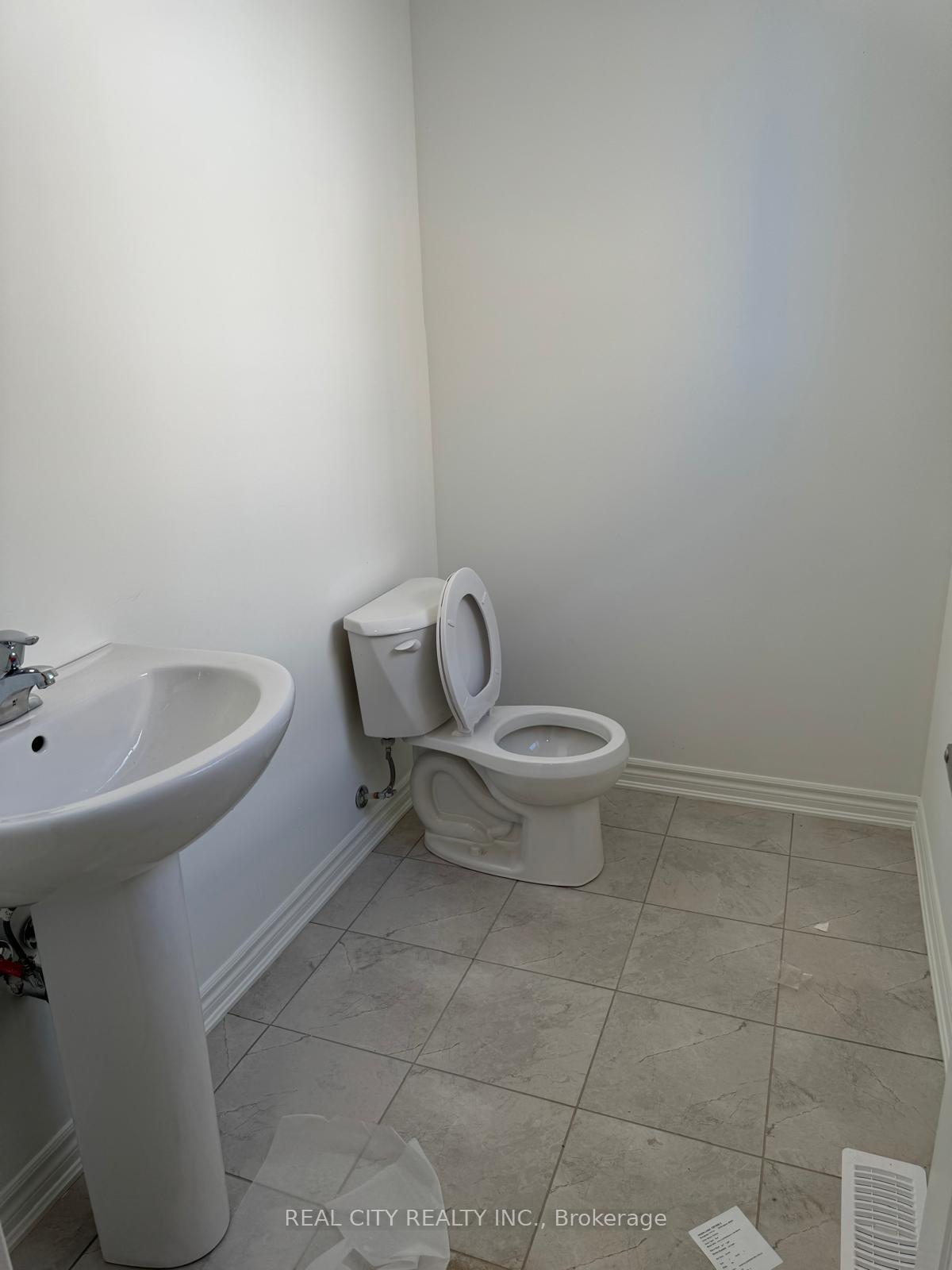 Photo 16 of 63 Bradden Crescent, Belleville, Belleville Ward — HOMEH