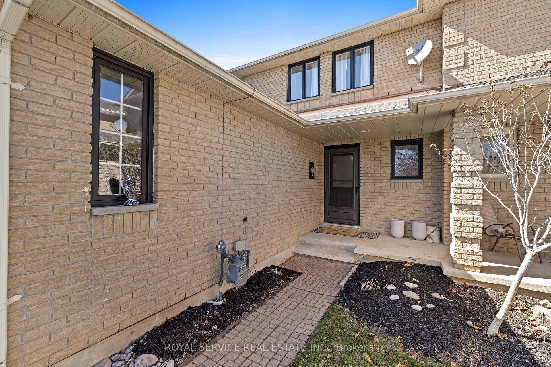 Photo 2 of 45 Short Crescent, Clarington, Courtice — HOMEH