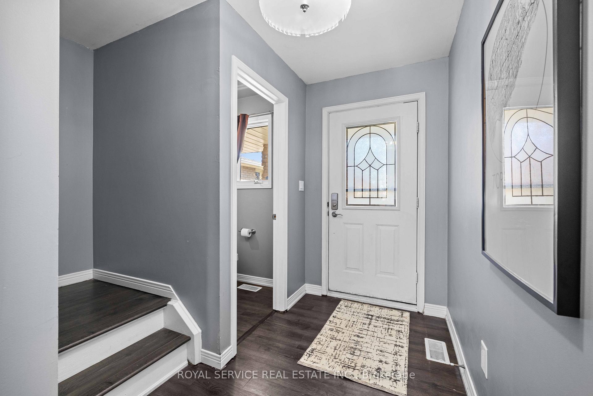 Photo 4 of 45 Short Crescent, Clarington, Courtice — HOMEH