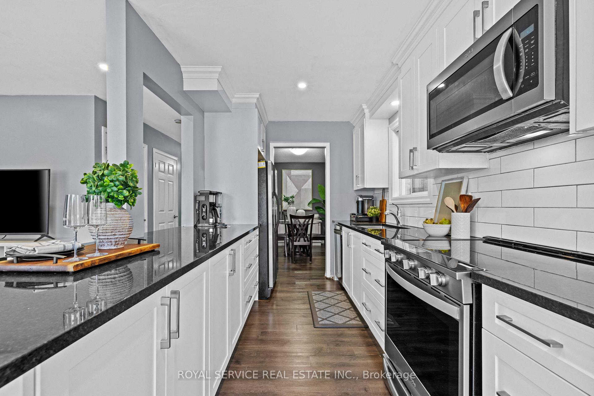 Photo 5 of 45 Short Crescent, Clarington, Courtice — HOMEH