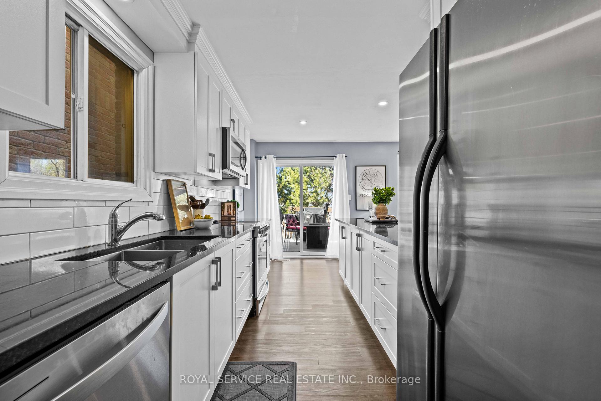 Photo 8 of 45 Short Crescent, Clarington, Courtice — HOMEH