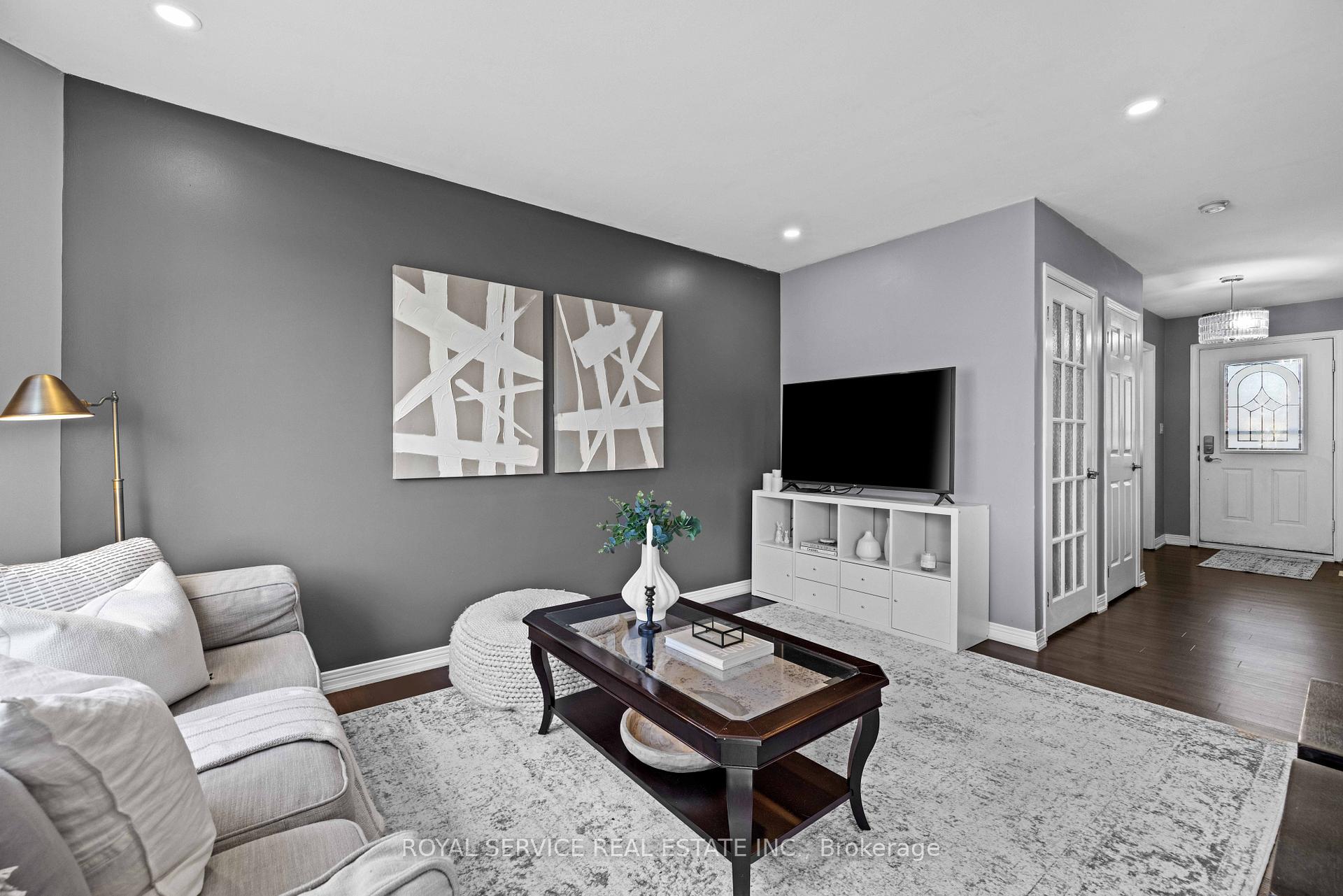 Photo 10 of 45 Short Crescent, Clarington, Courtice — HOMEH