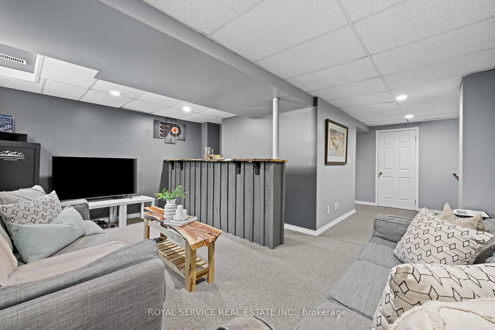 Photo 24 of 45 Short Crescent, Clarington, Courtice — HOMEH
