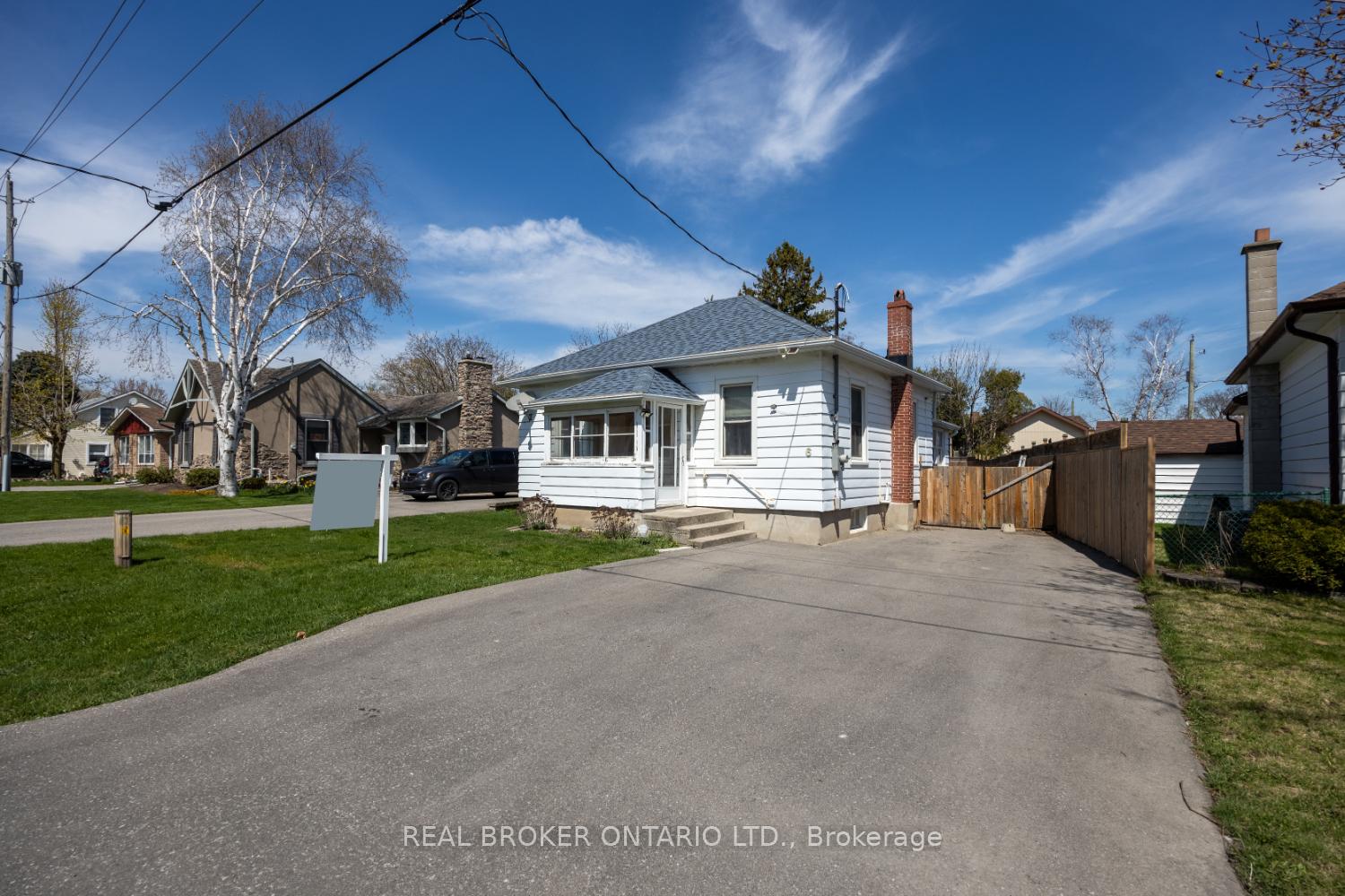 Photo 1 of 6 Waverley Road, Clarington, Bowmanville — HOMEH