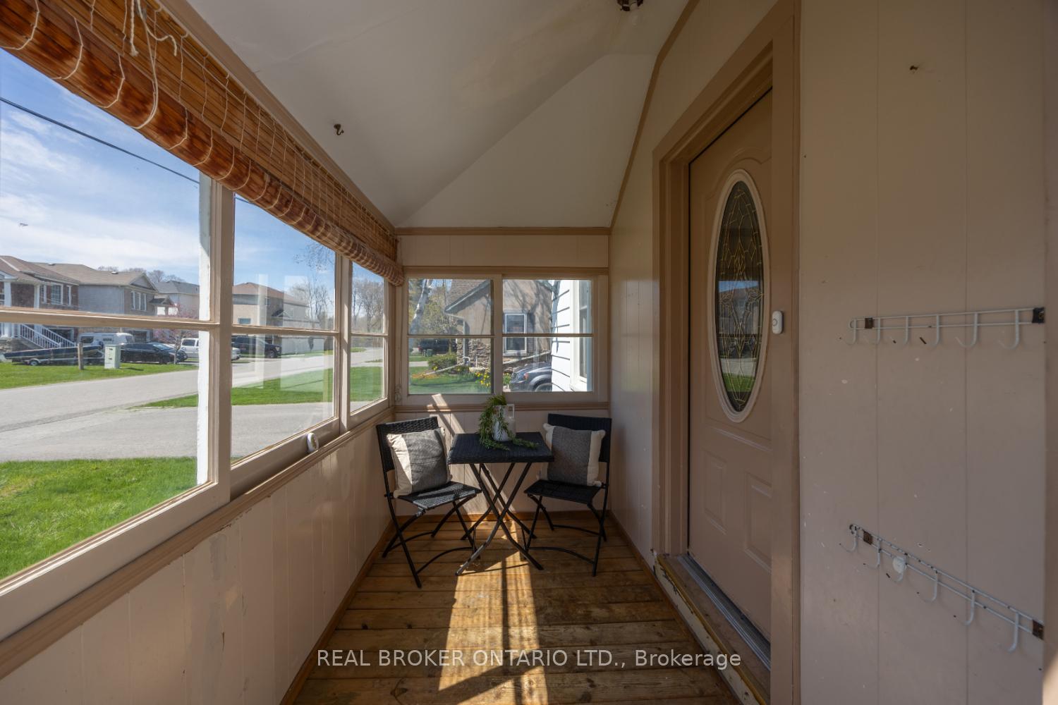 Photo 4 of 6 Waverley Road, Clarington, Bowmanville — HOMEH