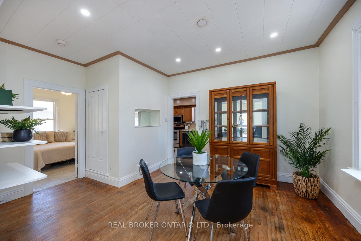 Photo 11 of 6 Waverley Road, Clarington, Bowmanville — HOMEH