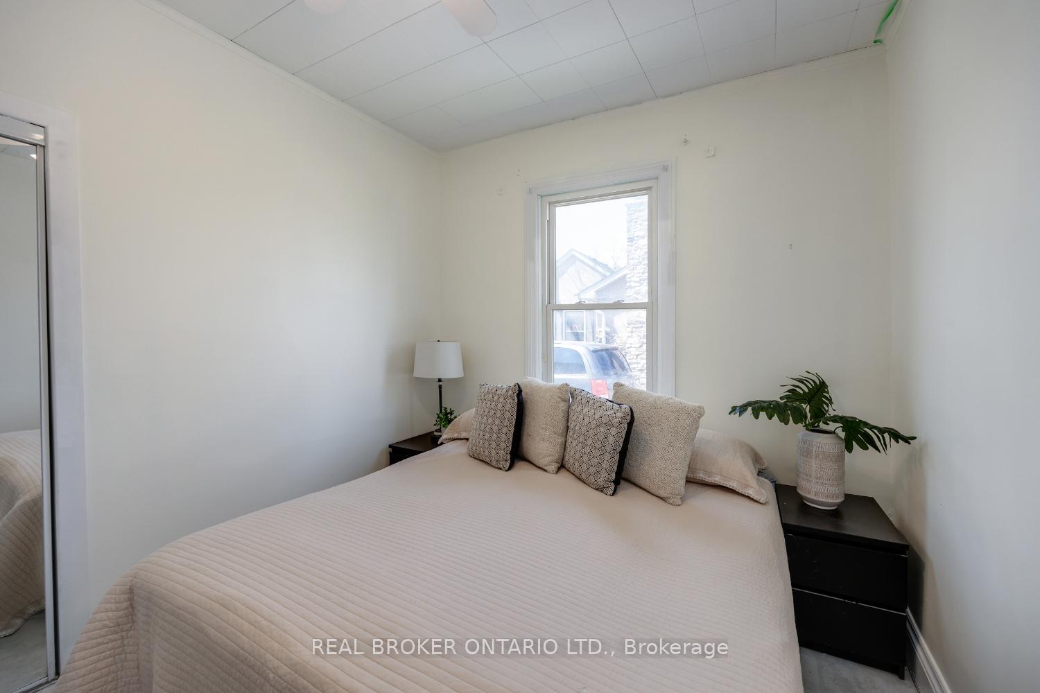 Photo 12 of 6 Waverley Road, Clarington, Bowmanville — HOMEH