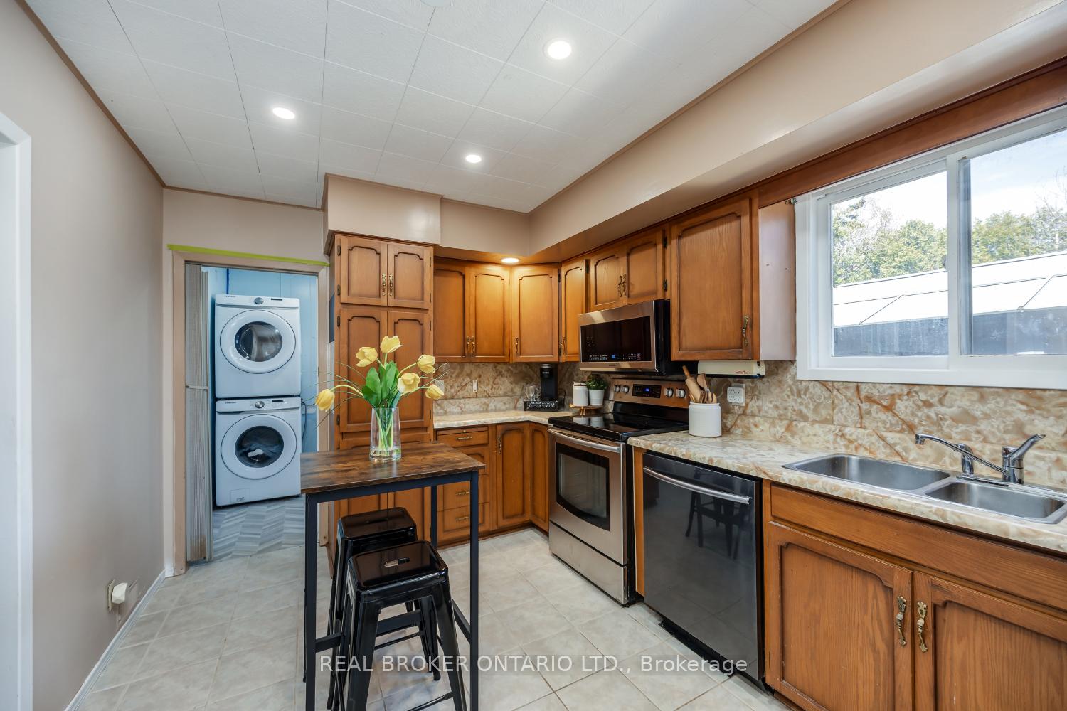 Photo 13 of 6 Waverley Road, Clarington, Bowmanville — HOMEH