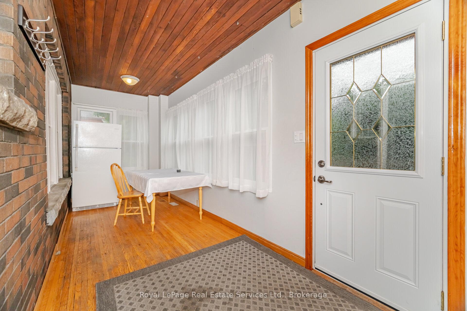 Photo 4 of 21 Paisley Avenue S, Hamilton, Westdale — HOMEH
