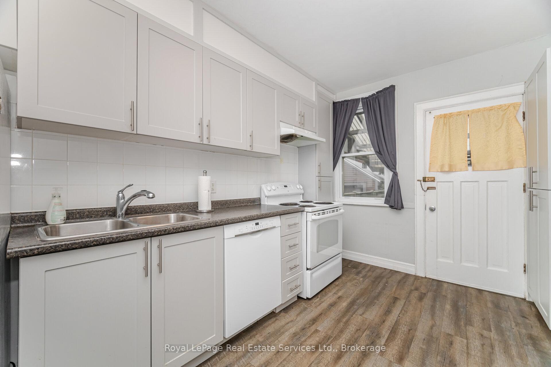 Photo 12 of 21 Paisley Avenue S, Hamilton, Westdale — HOMEH