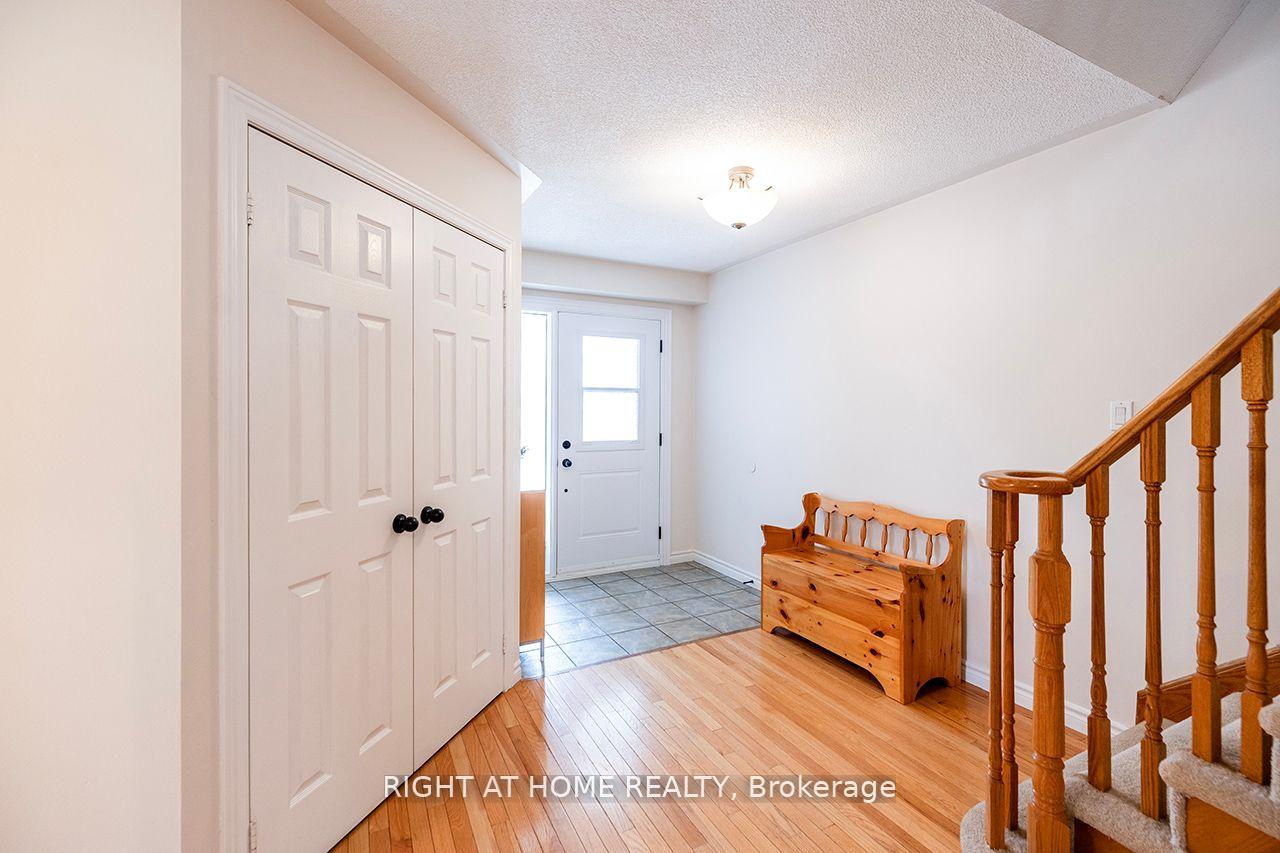 Photo 4 of 14 Brownstone Crescent, Clarington, Courtice — HOMEH