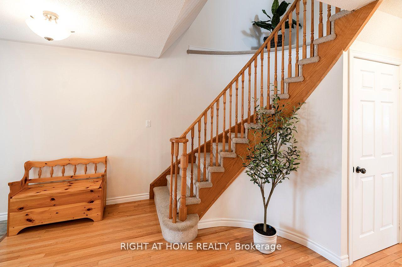 Photo 5 of 14 Brownstone Crescent, Clarington, Courtice — HOMEH