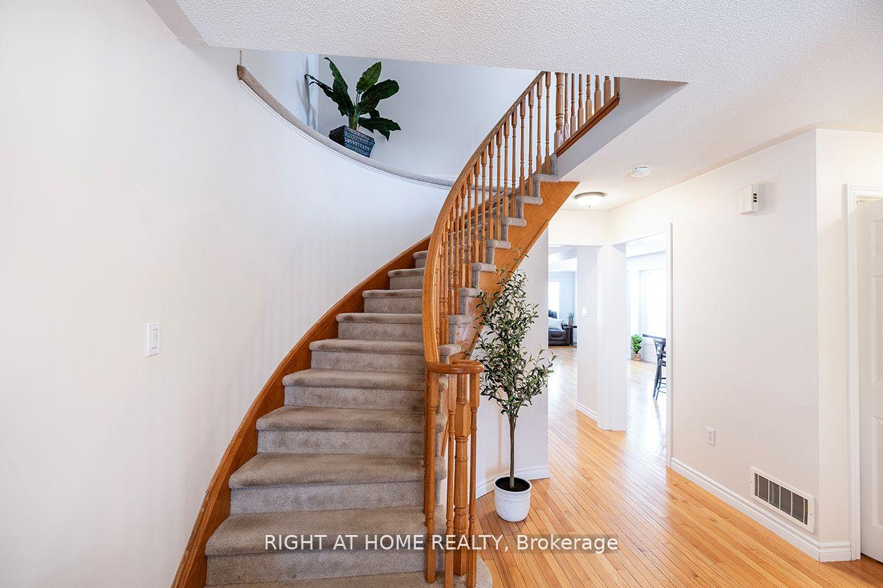 Photo 6 of 14 Brownstone Crescent, Clarington, Courtice — HOMEH