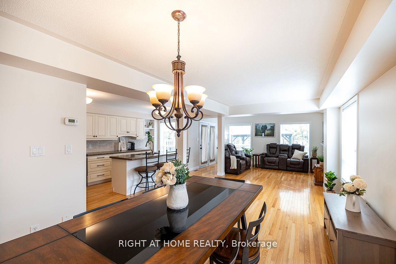 Photo 10 of 14 Brownstone Crescent, Clarington, Courtice — HOMEH