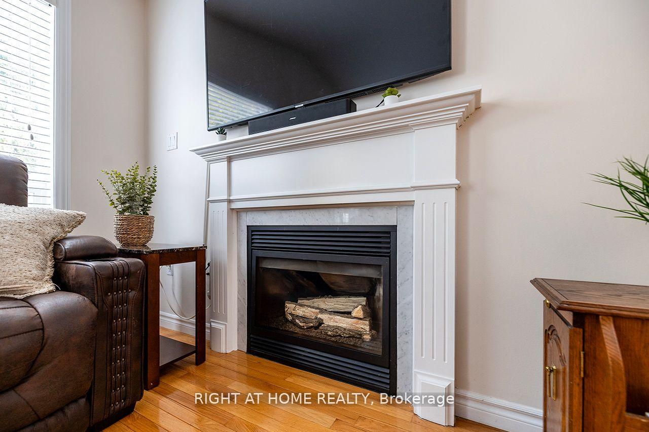 Photo 15 of 14 Brownstone Crescent, Clarington, Courtice — HOMEH