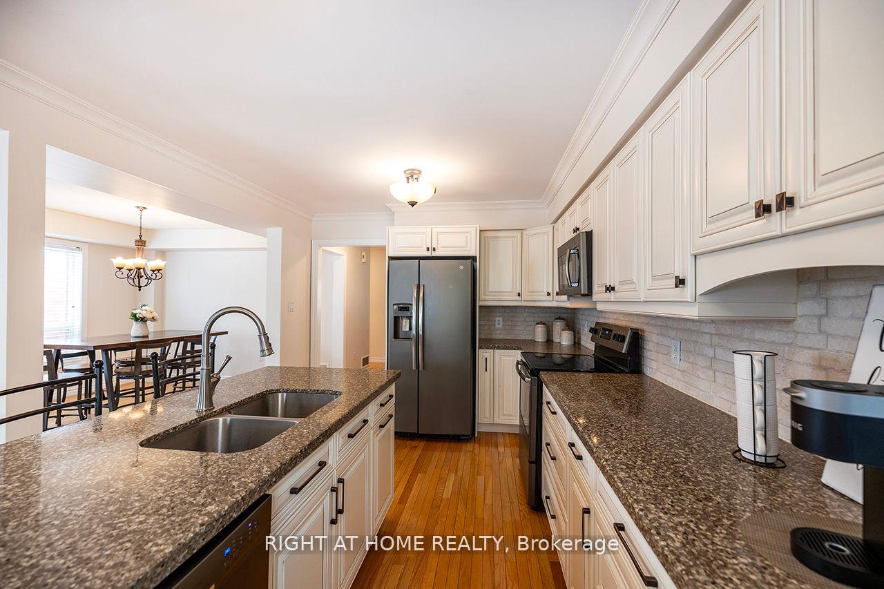 Photo 16 of 14 Brownstone Crescent, Clarington, Courtice — HOMEH