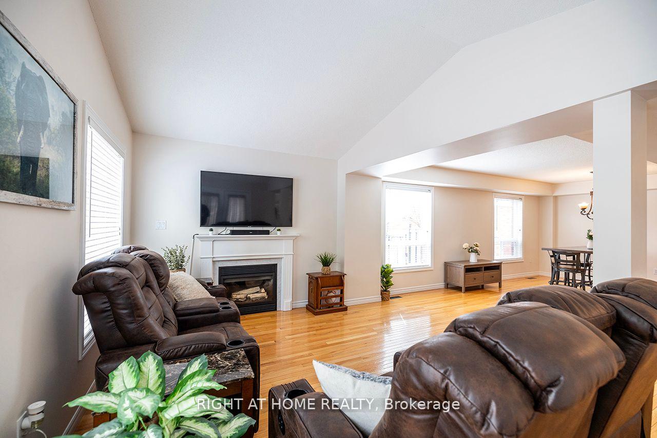 Photo 18 of 14 Brownstone Crescent, Clarington, Courtice — HOMEH