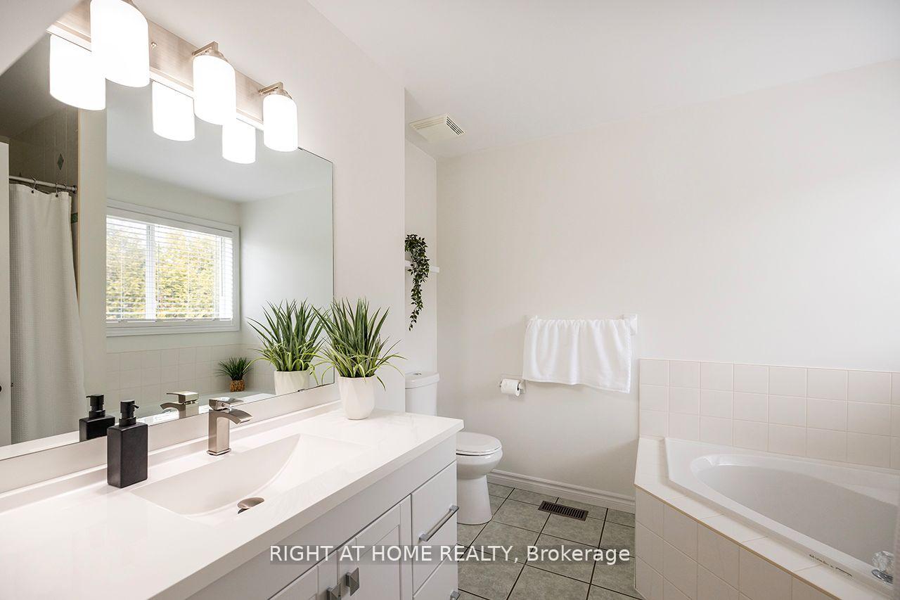 Photo 22 of 14 Brownstone Crescent, Clarington, Courtice — HOMEH