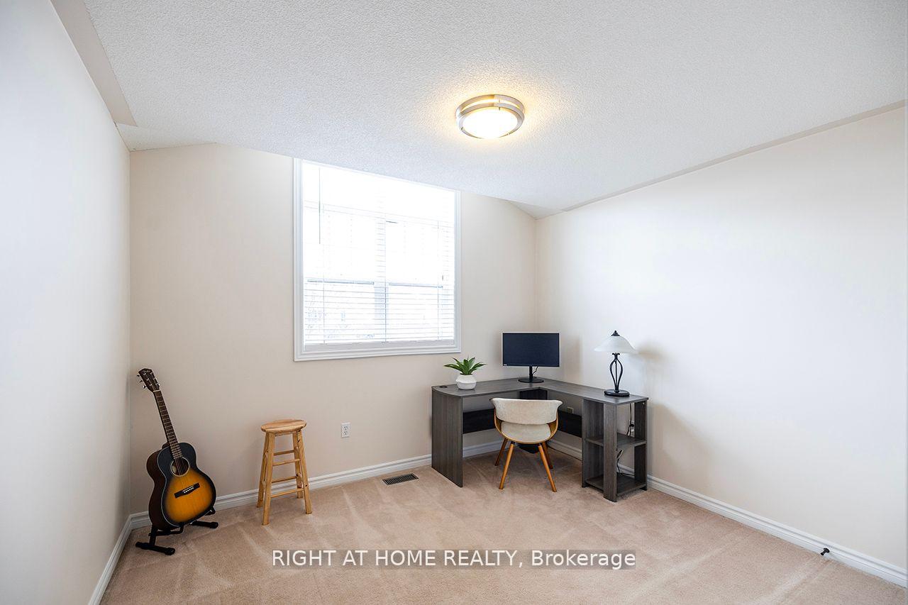 Photo 25 of 14 Brownstone Crescent, Clarington, Courtice — HOMEH
