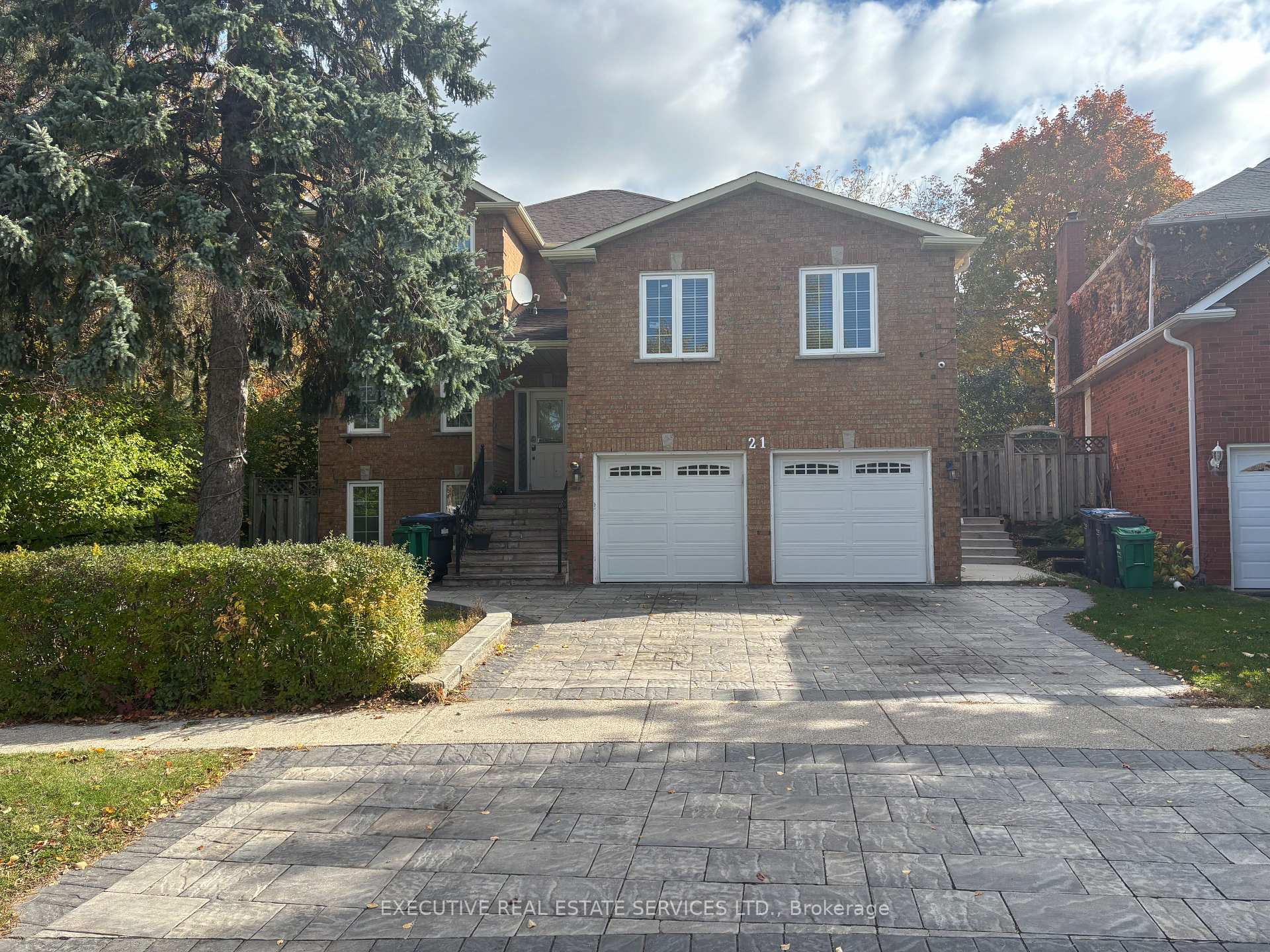 Front of 21 Lone Oak Avenue