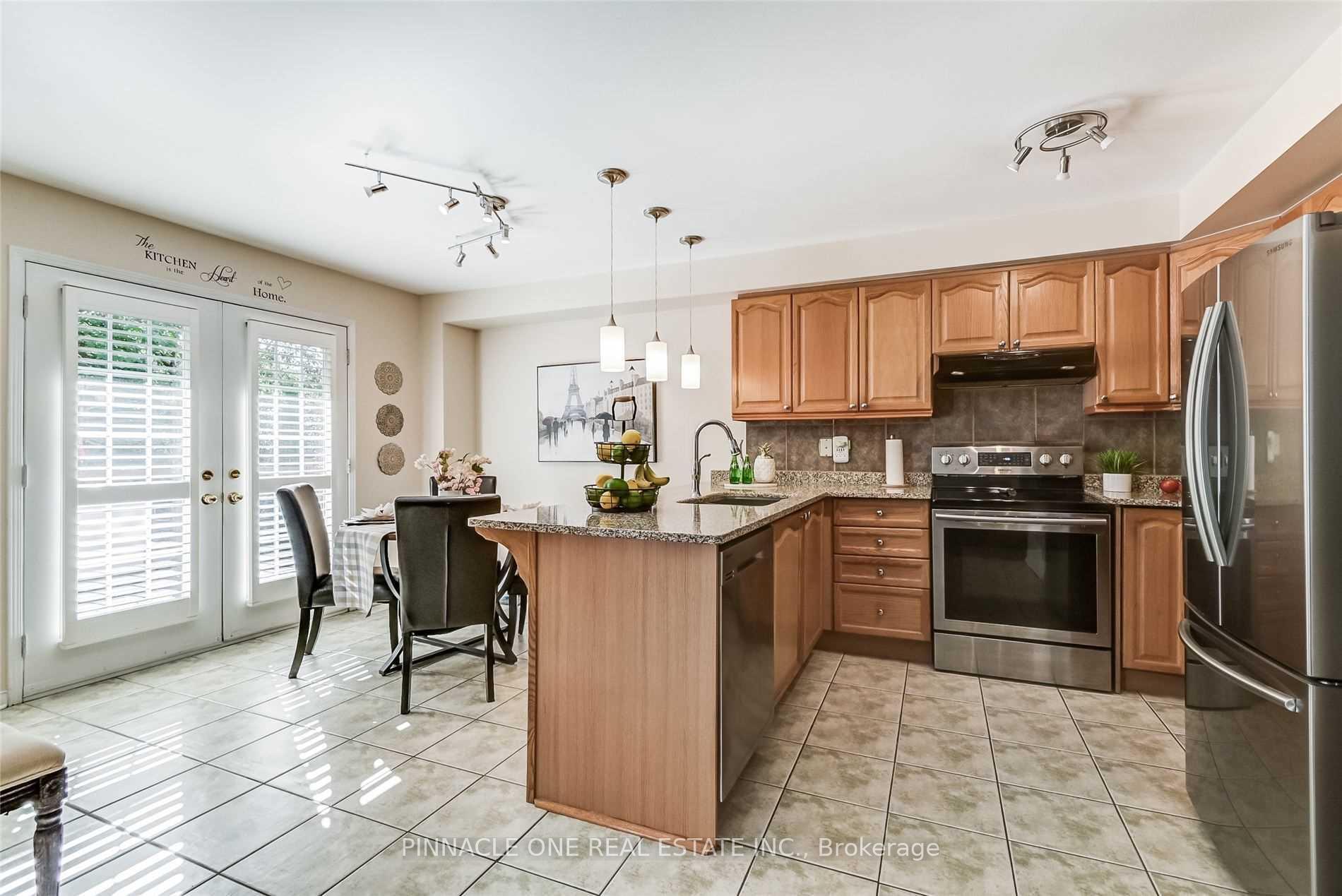 Photo 5 of 17 Dart Court, Clarington, Bowmanville — HOMEH