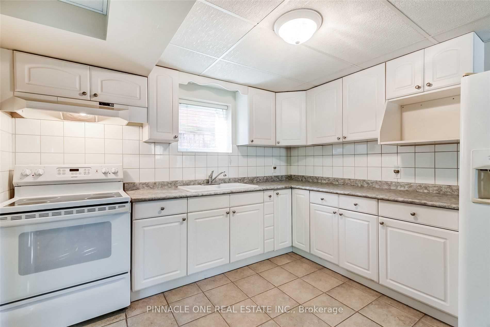 Photo 7 of 17 Dart Court, Clarington, Bowmanville — HOMEH