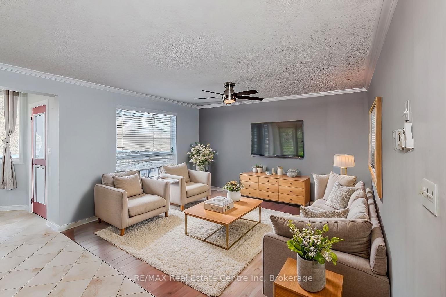 Photo 3 of 276 Carrington Drive, Guelph, Kortright West — HOMEH