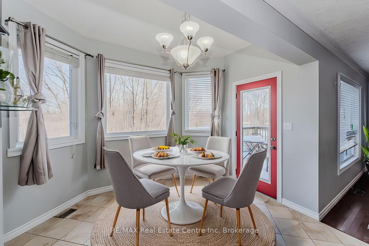 Photo 5 of 276 Carrington Drive, Guelph, Kortright West — HOMEH