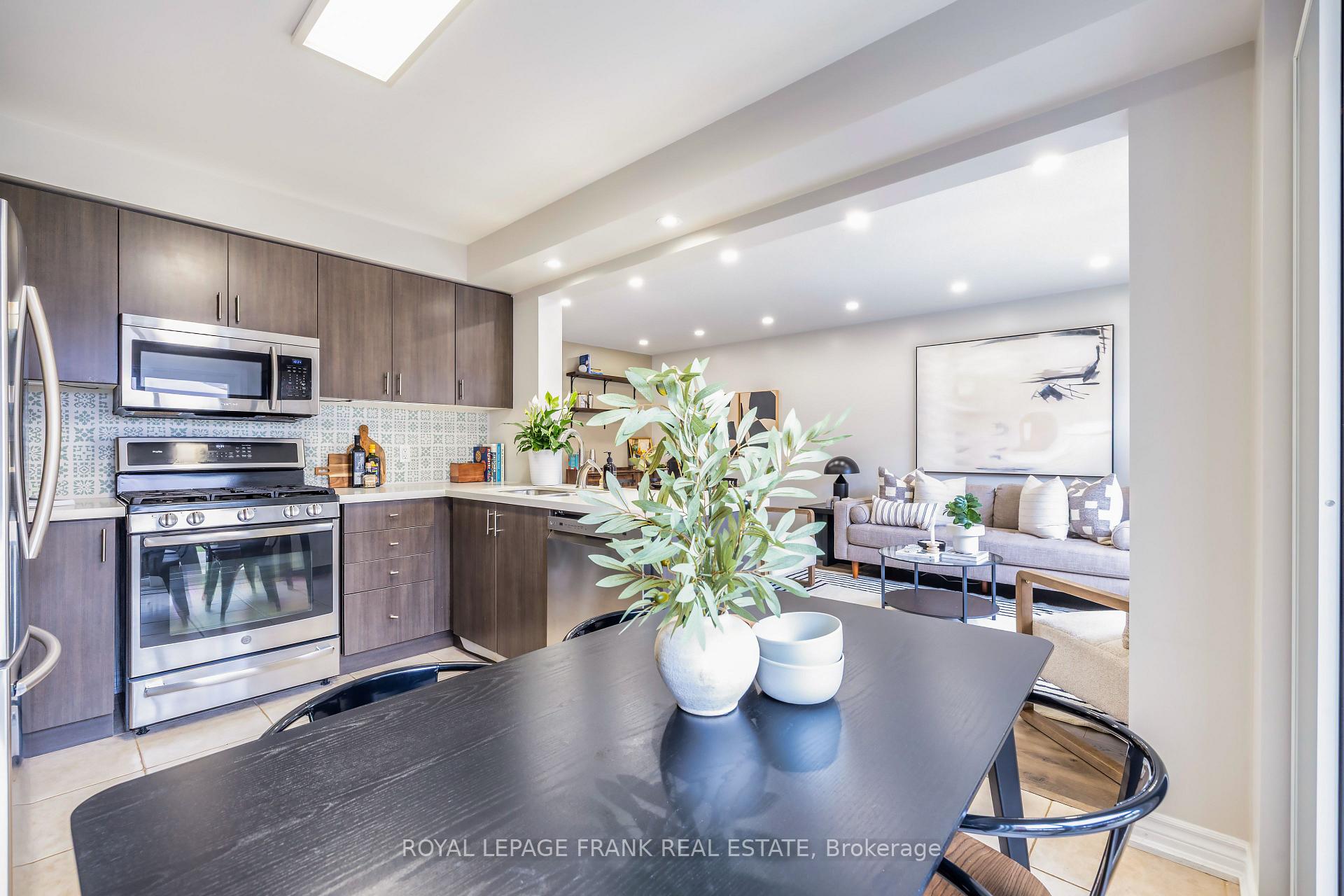 Photo 13 of 56 William Ingles Drive, Clarington, Courtice — HOMEH