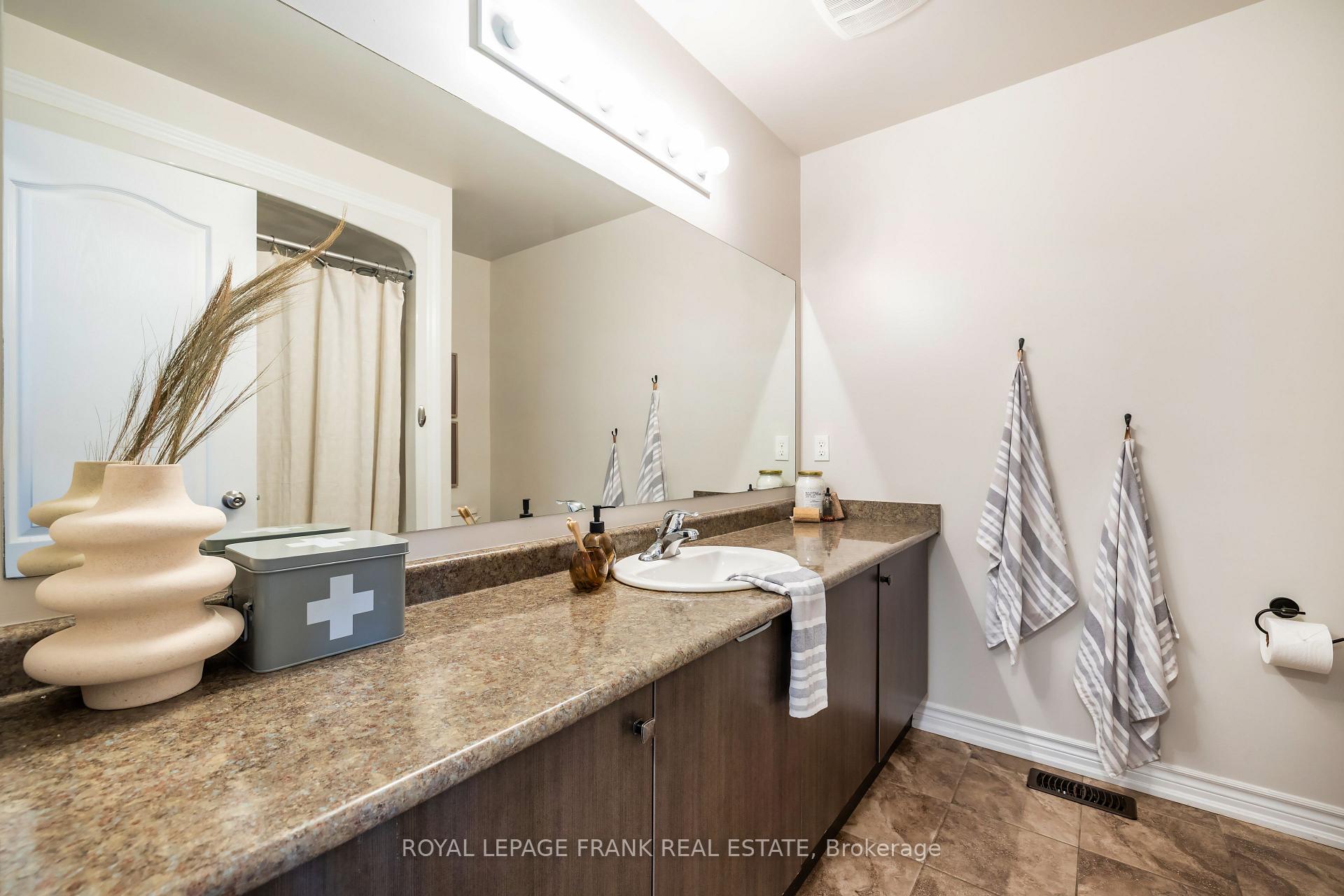 Photo 26 of 56 William Ingles Drive, Clarington, Courtice — HOMEH