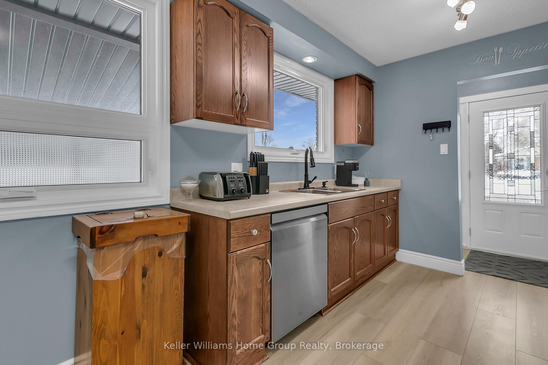 Photo 6 of 25 Muskoka Drive, Guelph, Victoria North — HOMEH