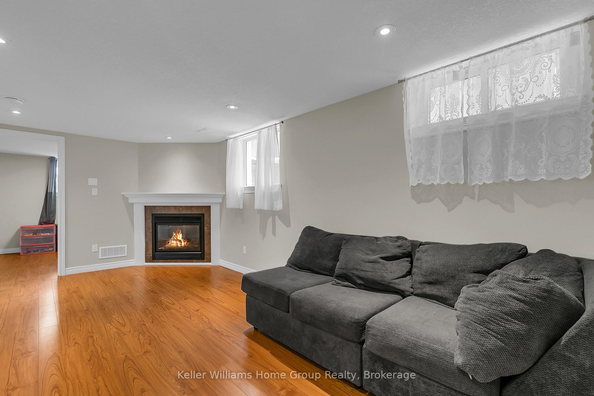 Photo 15 of 25 Muskoka Drive, Guelph, Victoria North — HOMEH