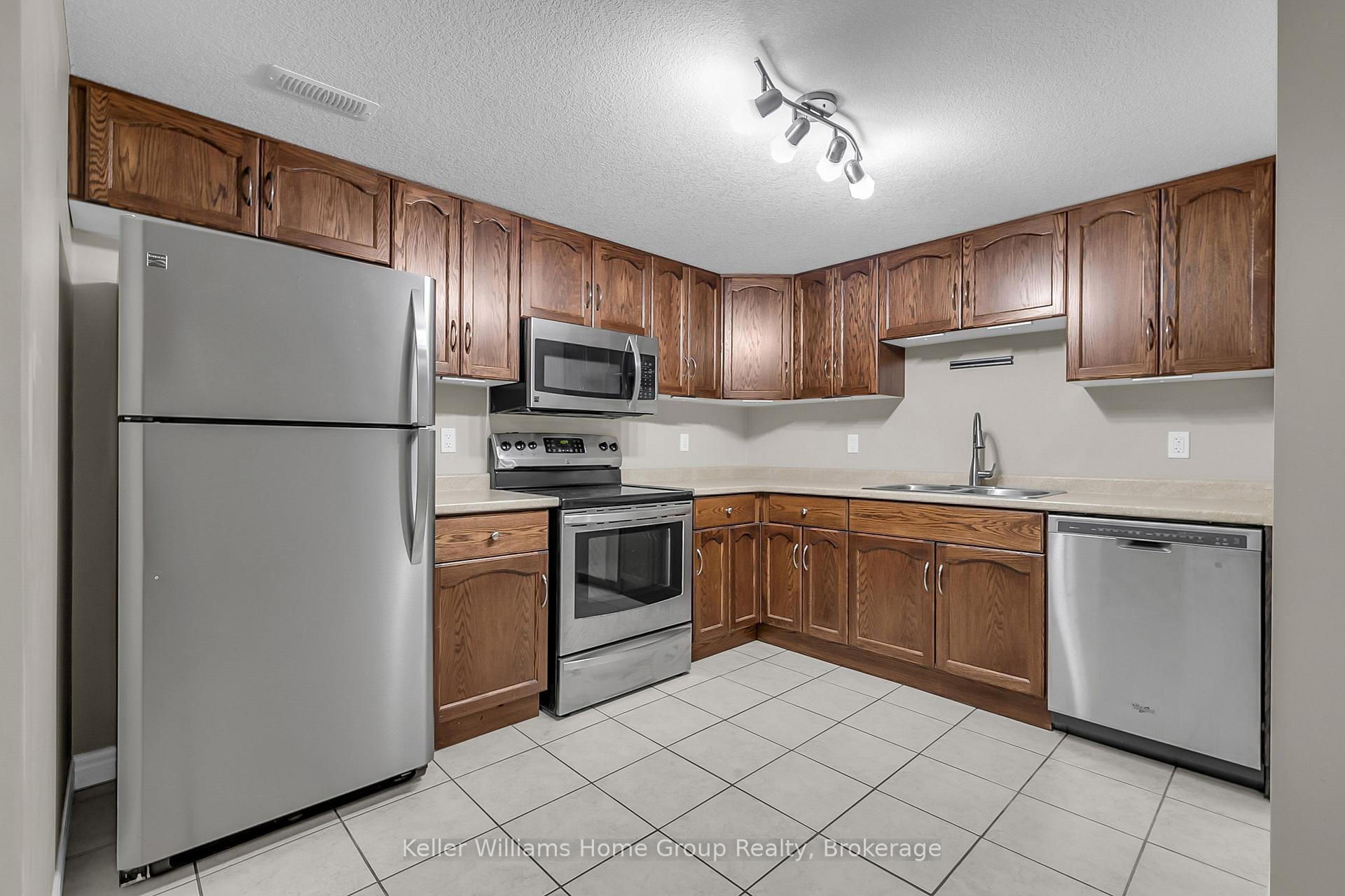 Photo 17 of 25 Muskoka Drive, Guelph, Victoria North — HOMEH