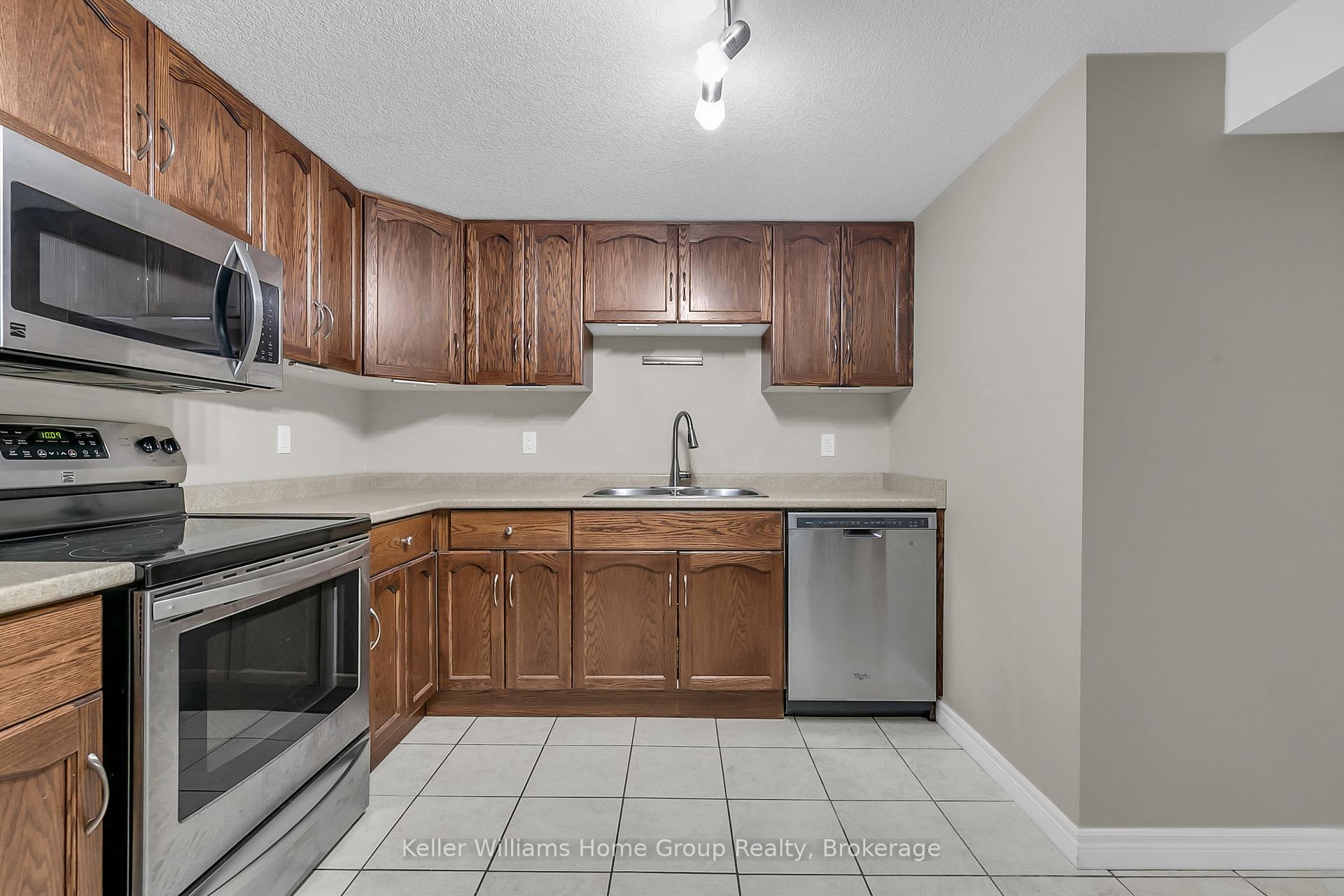 Photo 18 of 25 Muskoka Drive, Guelph, Victoria North — HOMEH