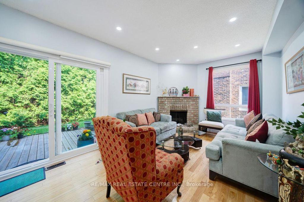 Photo 4 of 48 Hettersley Drive W, Ajax, Central West — HOMEH