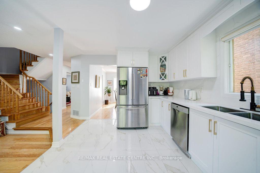 Photo 9 of 48 Hettersley Drive W, Ajax, Central West — HOMEH