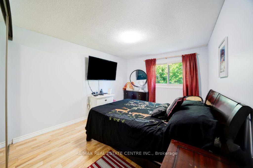 Photo 16 of 48 Hettersley Drive W, Ajax, Central West — HOMEH